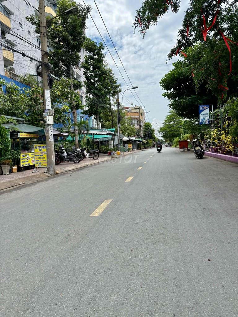 Mặt tiền kinh doanh Cc Ba Tơ, Q.8, dt: 4 x 11, 1 trệt 1 lầu, giá 3tỷ9.