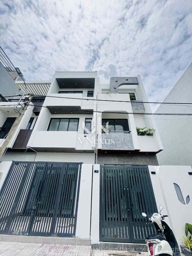 Nhà 3 Tầng Hẻm Xe Tải Sát Vinhome Chỉ 4.39 Tỷ