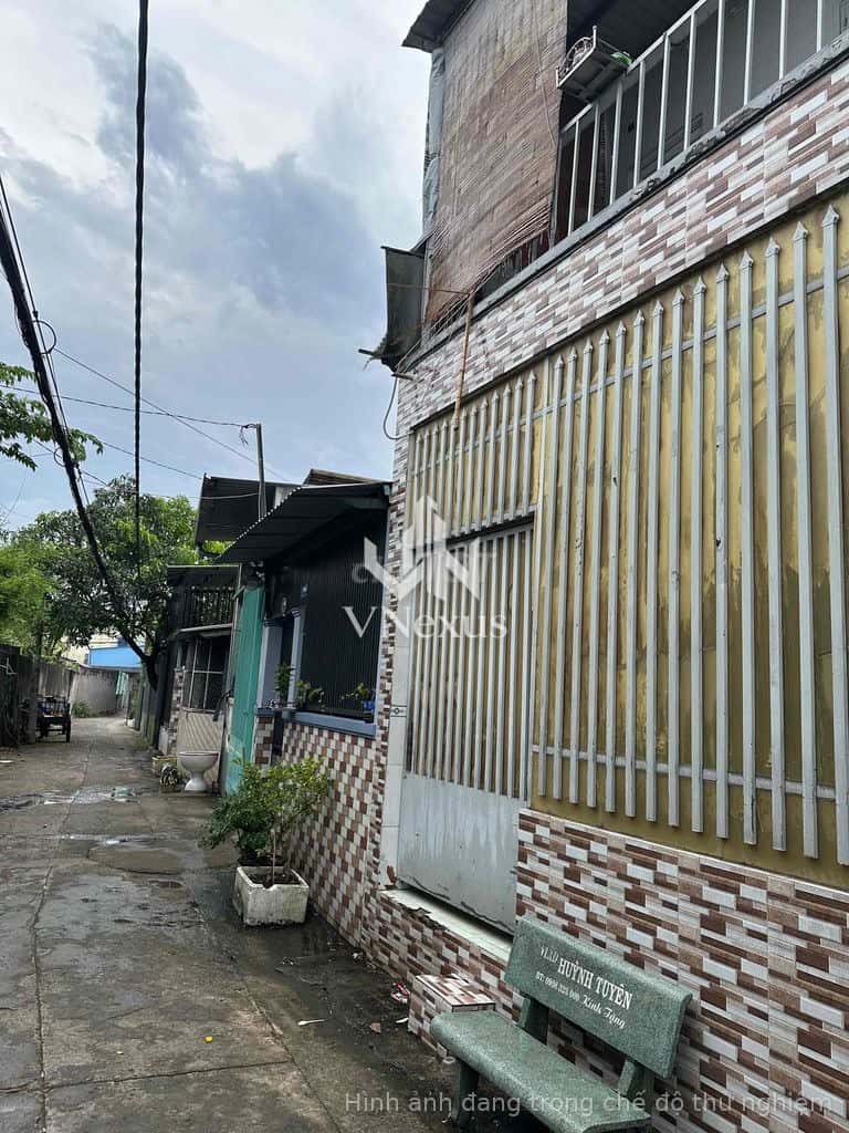 Nha goc , hai mat tien , vao hem 50m , hem ba gat , gan cho Phu Lat .